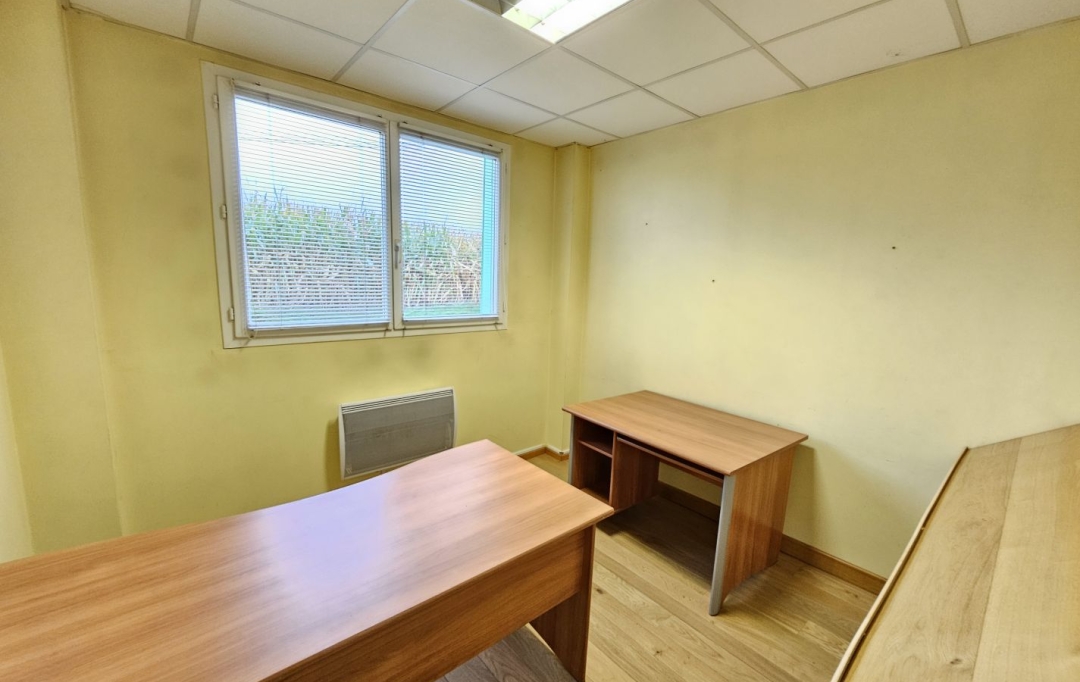 PROST immobilier : Local / Bureau | NEUVILLE-LES-DAMES (01400) | 300 m2 | 840 € 