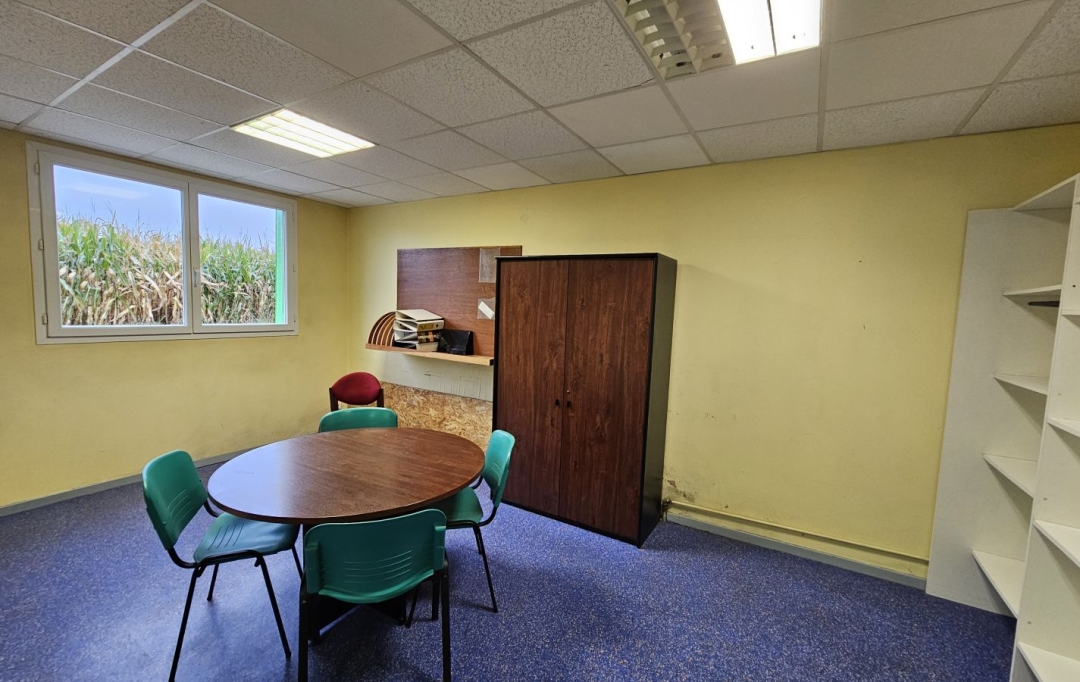 PROST immobilier : Local / Bureau | NEUVILLE-LES-DAMES (01400) | 300 m2 | 840 € 