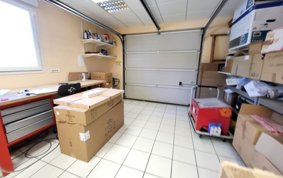 PROST immobilier : Local / Bureau | SAINT-DENIS-LES-BOURG (01000) | 162 m2 | 445 000 € 